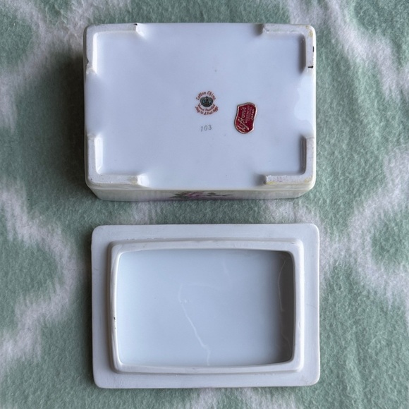 Vintage Lefton hand painted Floral Porcelain Trinket Box - Picture 7 of 10